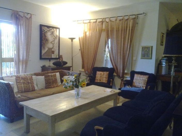 Image No.9-7 Bed Villa for sale