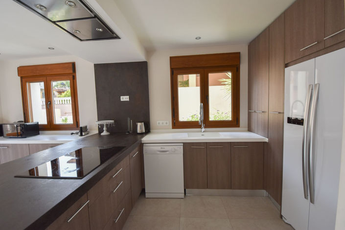 Image No.25-5 Bed Townhouse for sale