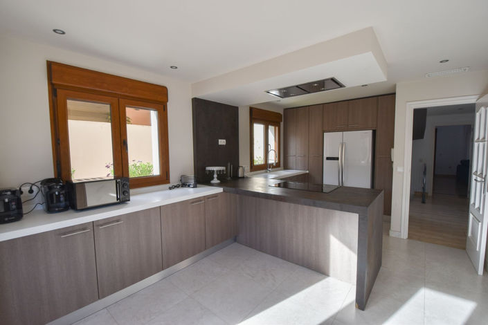 Image No.26-5 Bed Townhouse for sale