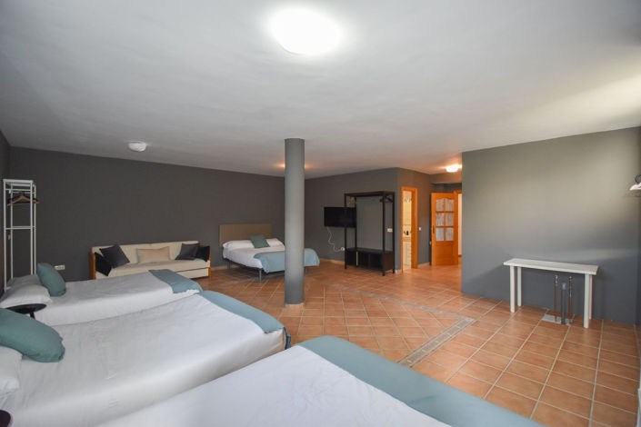 Image No.34-5 Bed Townhouse for sale