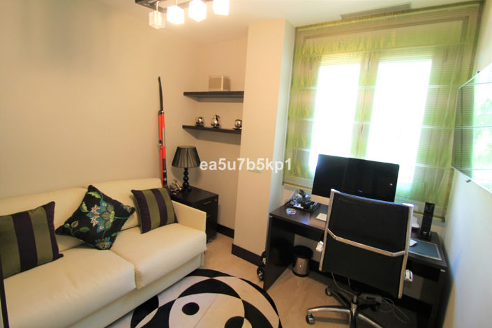 Image No.12-3 Bed Apartment for sale