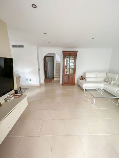 Image No.17-4 Bed Townhouse for sale