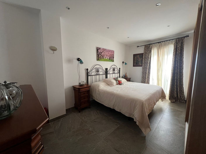 Image No.23-4 Bed Townhouse for sale