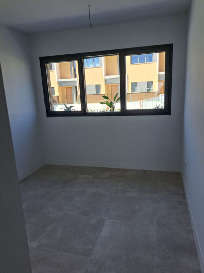 Image No.18-3 Bed Townhouse for sale