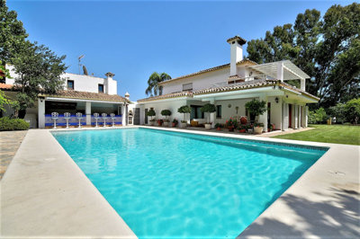 5 Bed Villa for sale