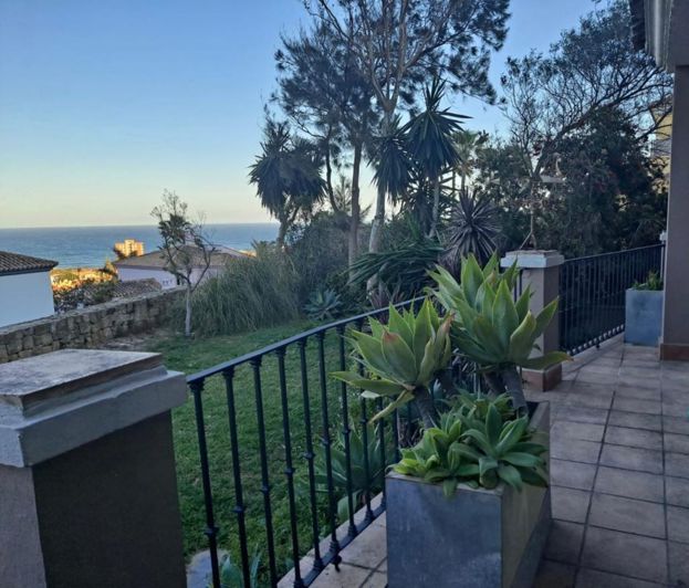 Image No.2-6 Bed Villa for sale