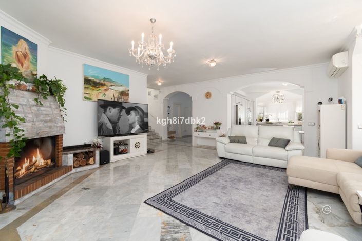 Image No.15-4 Bed Villa for sale