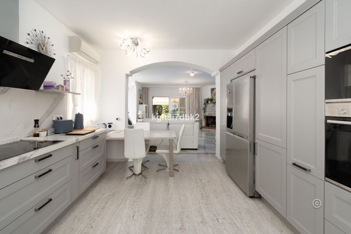 Image No.17-4 Bed Villa for sale