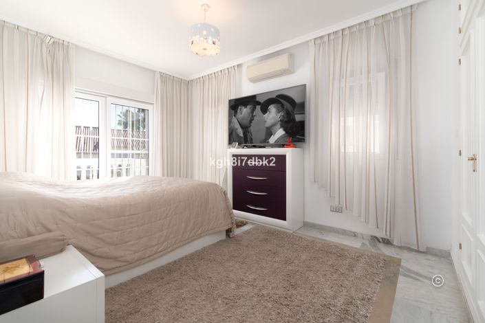 Image No.20-4 Bed Villa for sale