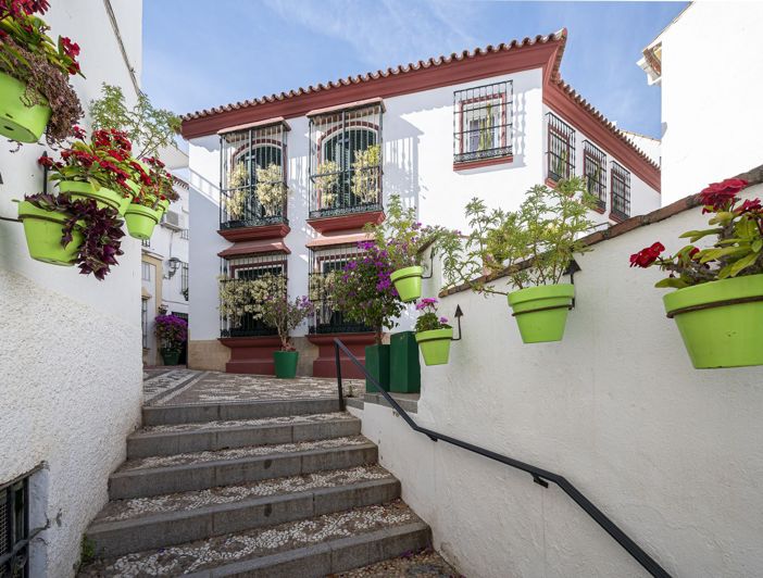 Image No.1-5 Bed Townhouse for sale