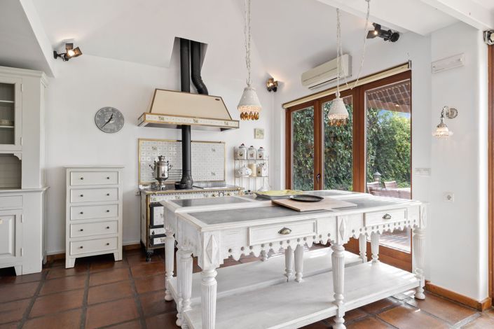 Image No.9-6 Bed Villa for sale