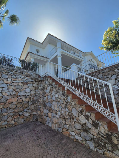 Image No.1-3 Bed Townhouse for sale