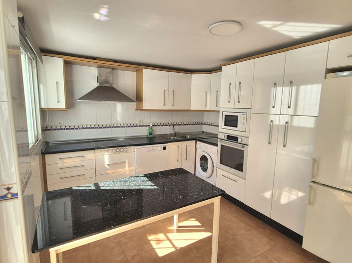 Image No.11-3 Bed Townhouse for sale