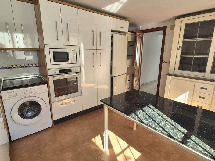 Image No.12-3 Bed Townhouse for sale