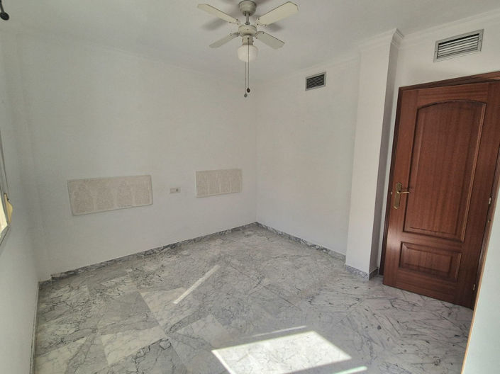 Image No.15-3 Bed Townhouse for sale