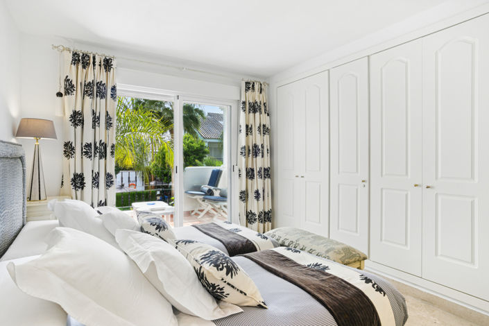 Image No.20-3 Bed Townhouse for sale