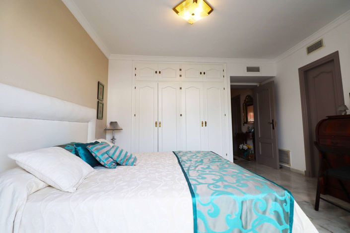 Image No.20-4 Bed Townhouse for sale