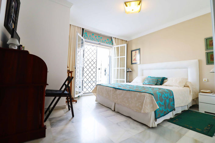 Image No.22-4 Bed Townhouse for sale