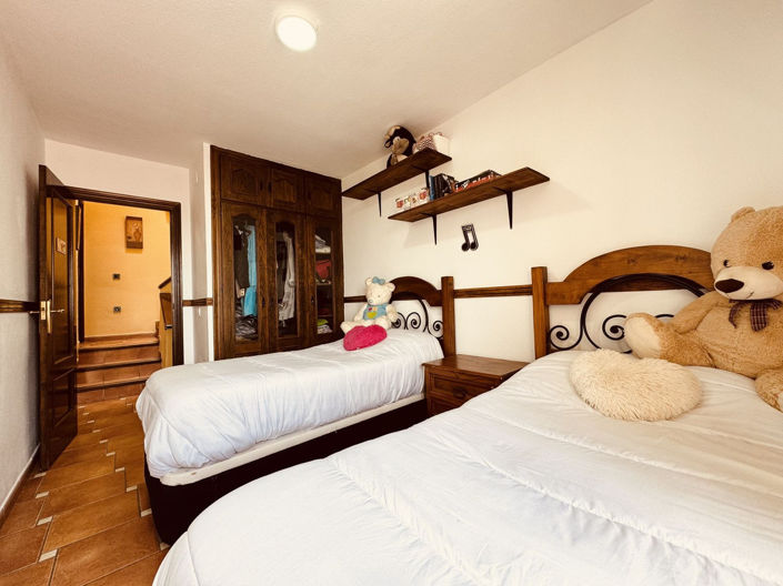 Image No.18-3 Bed Townhouse for sale