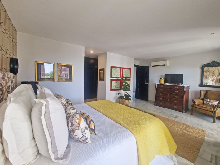 Image No.29-4 Bed Townhouse for sale