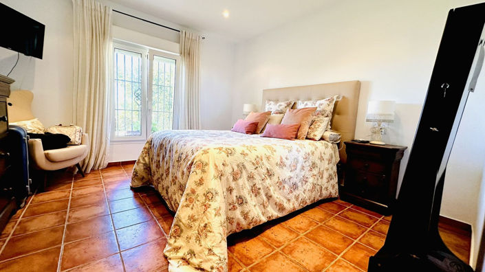 Image No.12-3 Bed Villa for sale