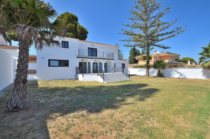 Image No.2-4 Bed Villa for sale
