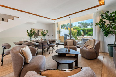 pux0ekyx6n4-c23c0f86247804fa50226aecd8b0b2c8