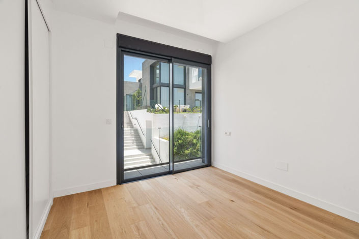 Image No.8-5 Bed Townhouse for sale