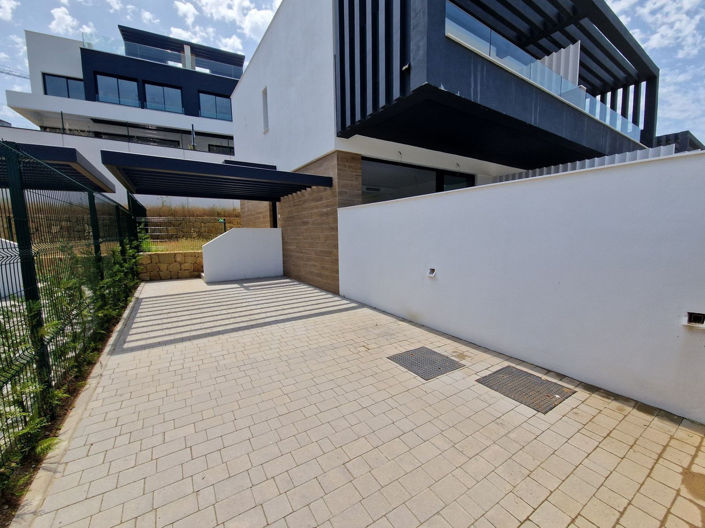 Image No.3-3 Bed Townhouse for sale