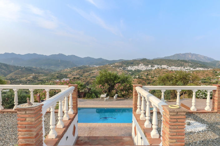 Image No.1-3 Bed Villa for sale