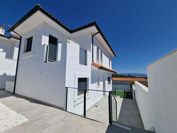 Image No.1-3 Bed Villa for sale