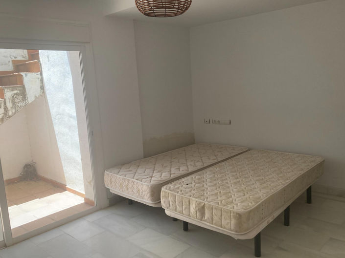 Image No.18-5 Bed Townhouse for sale