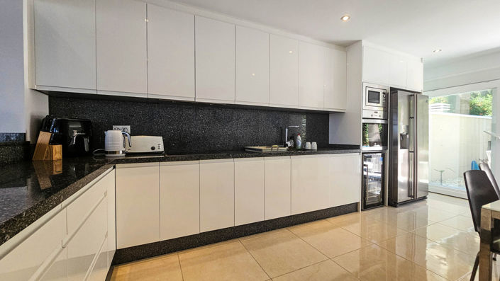 Image No.11-4 Bed Townhouse for sale