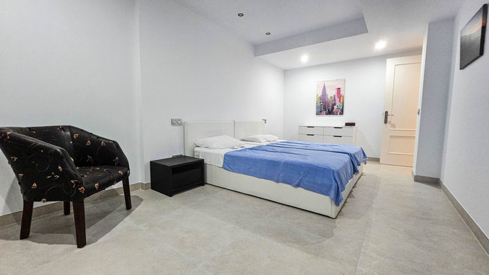 Image No.13-4 Bed Townhouse for sale