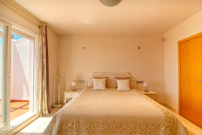 Image No.26-4 Bed Townhouse for sale