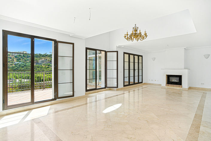 Image No.10-4 Bed Townhouse for sale