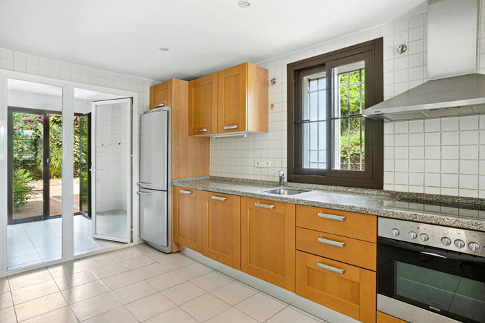 Image No.12-4 Bed Townhouse for sale