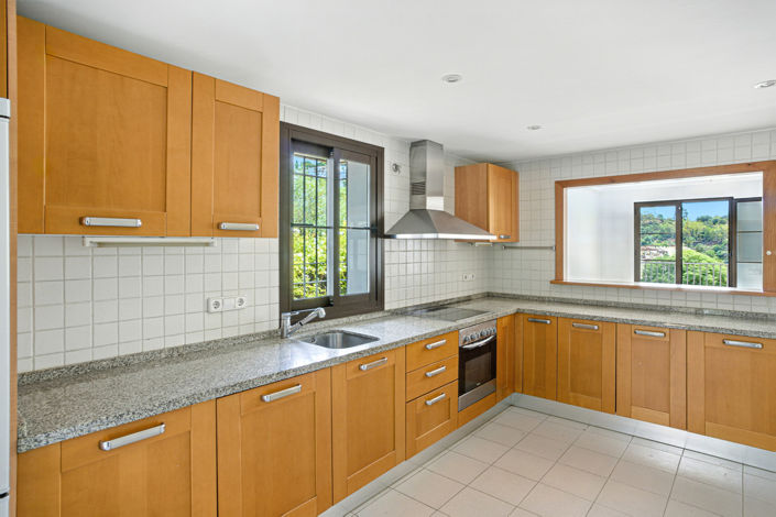 Image No.13-4 Bed Townhouse for sale