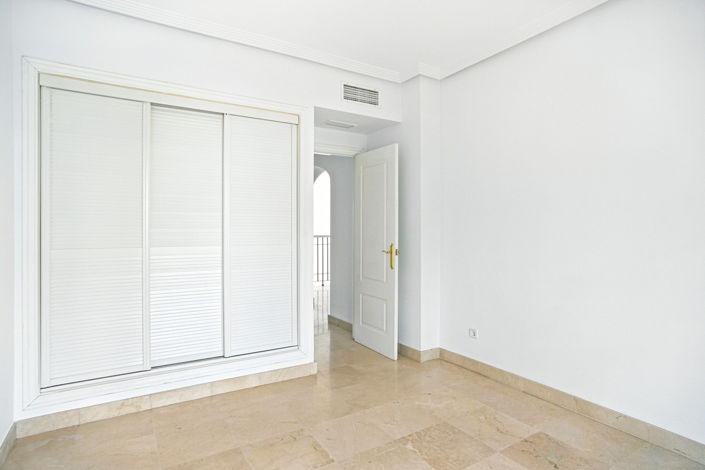 Image No.14-4 Bed Townhouse for sale