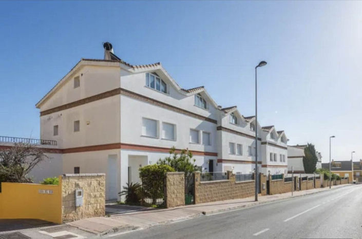 Image No.1-3 Bed Townhouse for sale