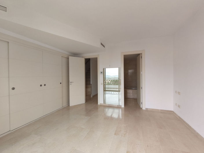 Image No.15-3 Bed Townhouse for sale