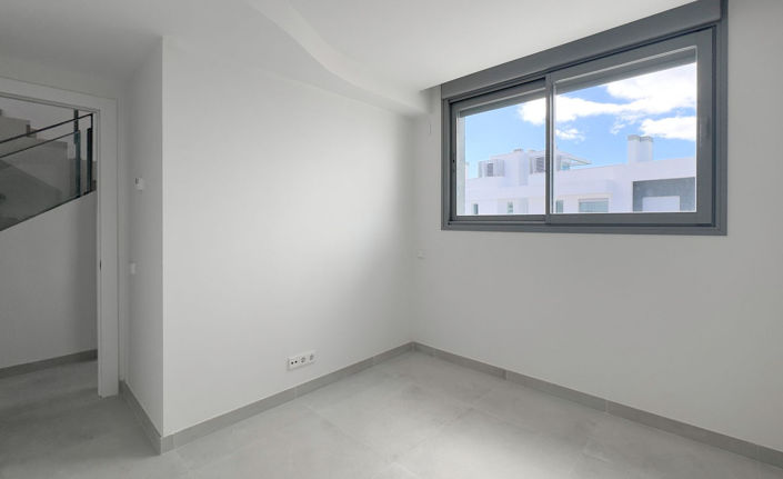 Image No.9-4 Bed Townhouse for sale