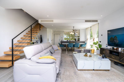 4hcgevlrv5r9-467d0cee5b725f3ef65f102a0c2e69c0