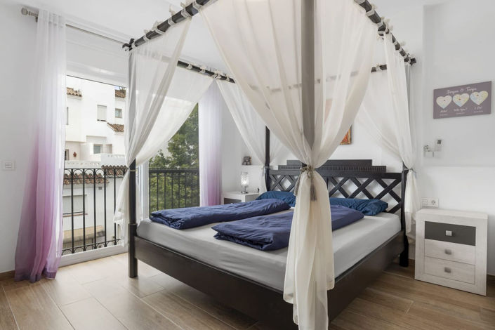 Image No.10-4 Bed Townhouse for sale