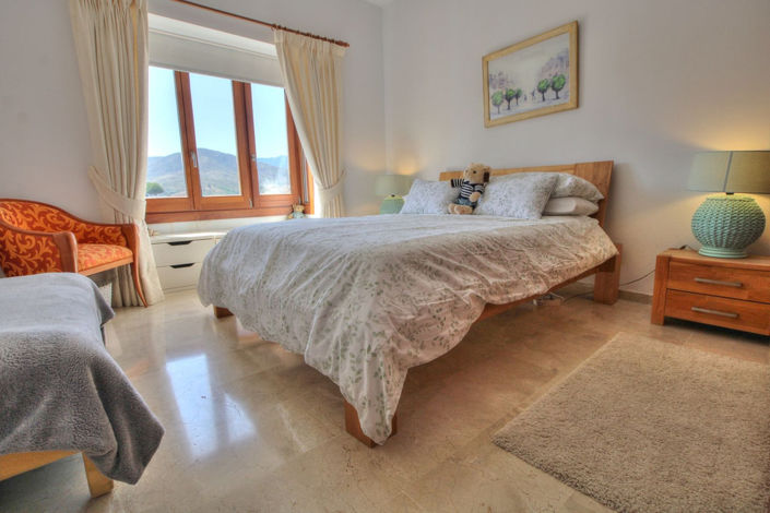 Image No.12-3 Bed Townhouse for sale