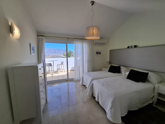 Image No.6-3 Bed Townhouse for sale