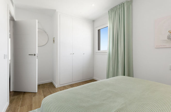 Image No.12-3 Bed Townhouse for sale