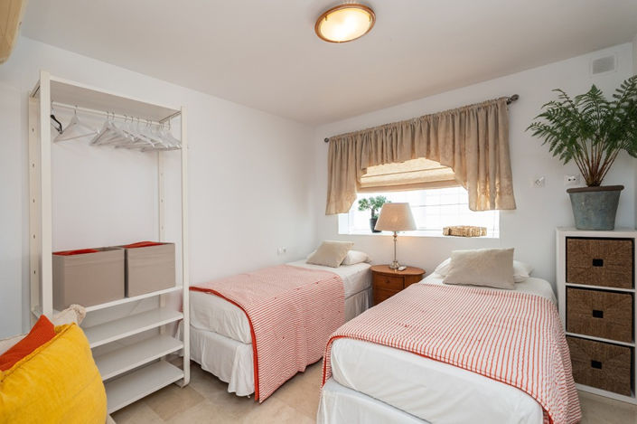 Image No.10-3 Bed Townhouse for sale