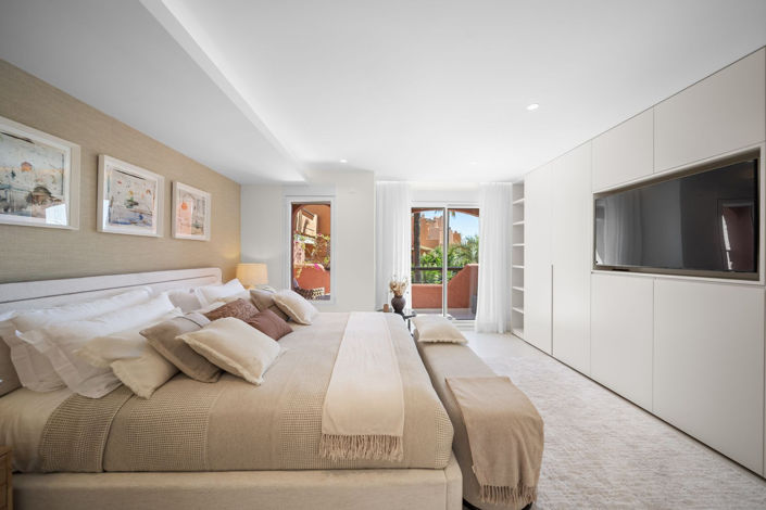 Image No.24-3 Bed Townhouse for sale