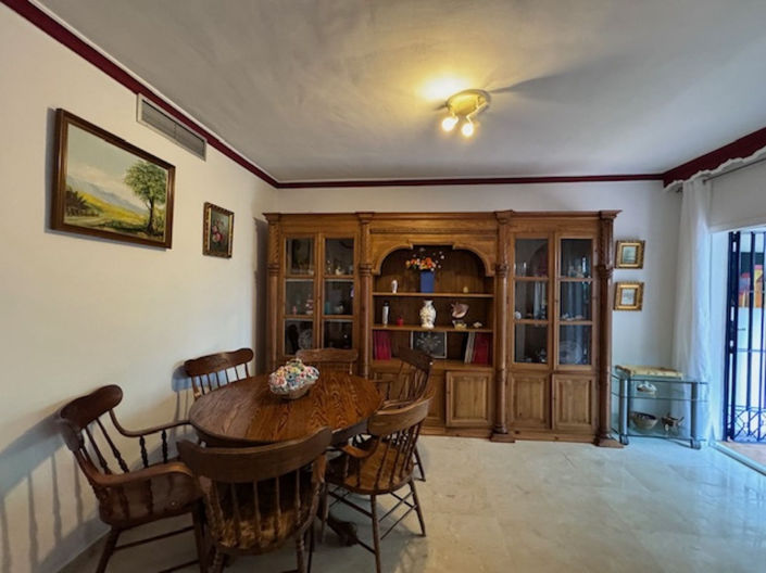 Image No.8-5 Bed Townhouse for sale